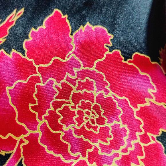 Vintage Victoria's Secret Large Button Front Sleep Shirt Black Red Floral Satin - Picture 9 of 9